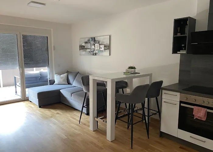Wunderschoene, Neue Wohnung Mit Grosser Terrasse